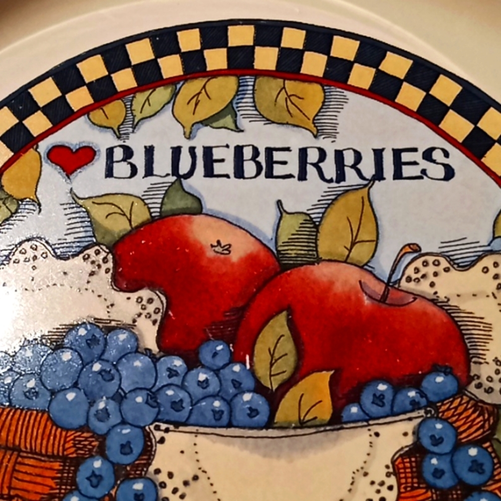 Blueberry Pie Deep Dish Plate. By Susan Winget Certified International Corp.1993 - Picture 2 of 11